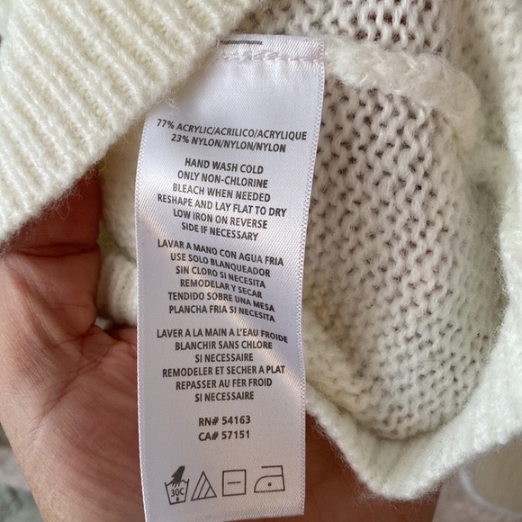 Calvin Klein oversize sweater size small - Picture 5 of 12